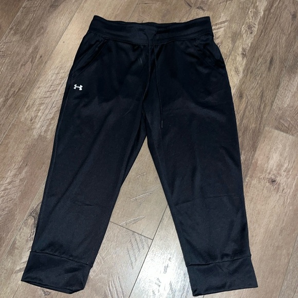 UNDER ARMOUR HEAT GEAR LOOSE FIT CAPRI JOGGERS SIZE SMALL NWT - Picture 1 of 5